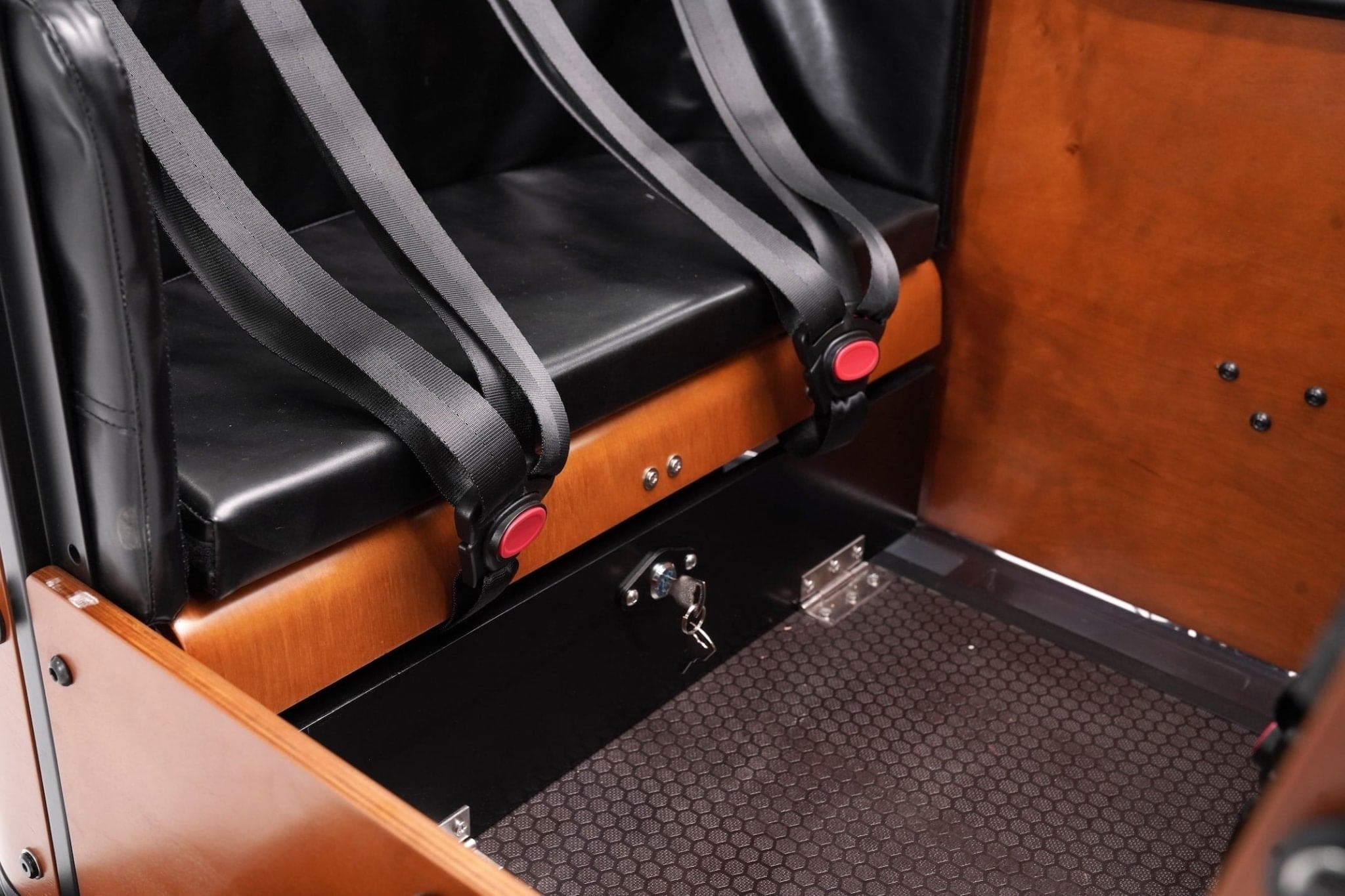 Lockable Storage Compartment - Image 11